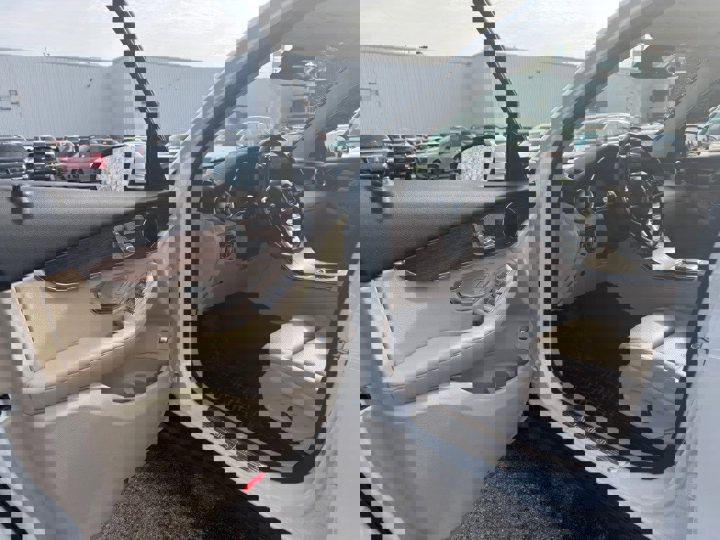 Used 2022 Mercedes-Benz GLC 300 4MATIC image 11