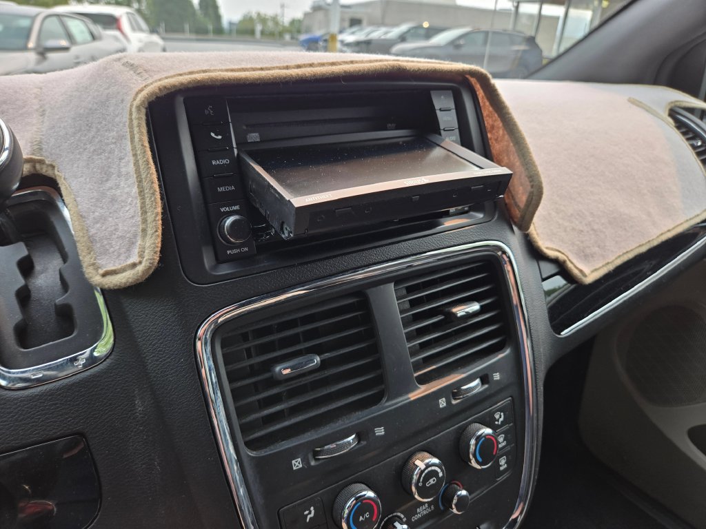 Used 2019 Dodge Grand Caravan SXT FWD image 27