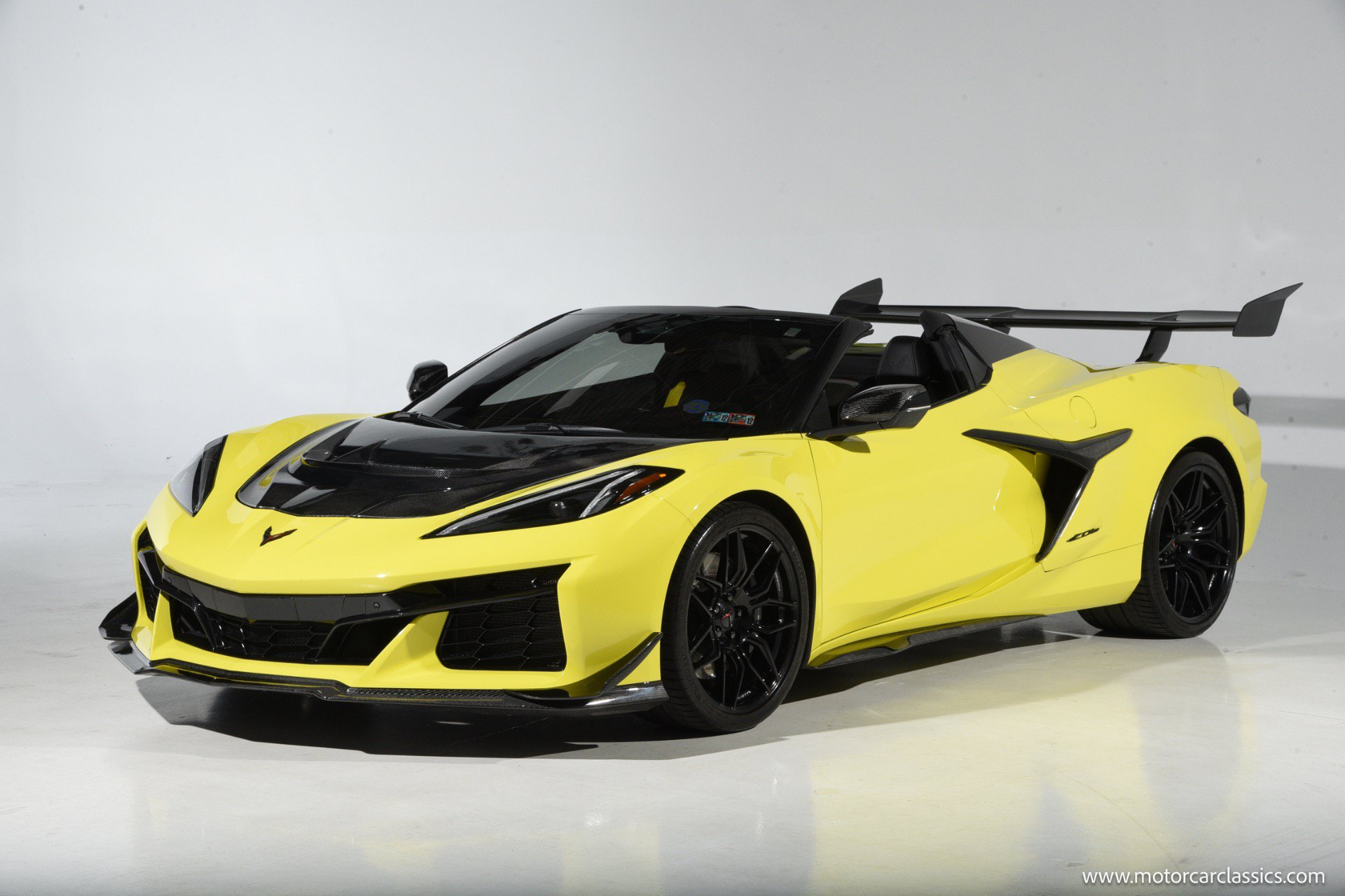 Used 2024 Chevrolet Corvette Z06 RWD image 3