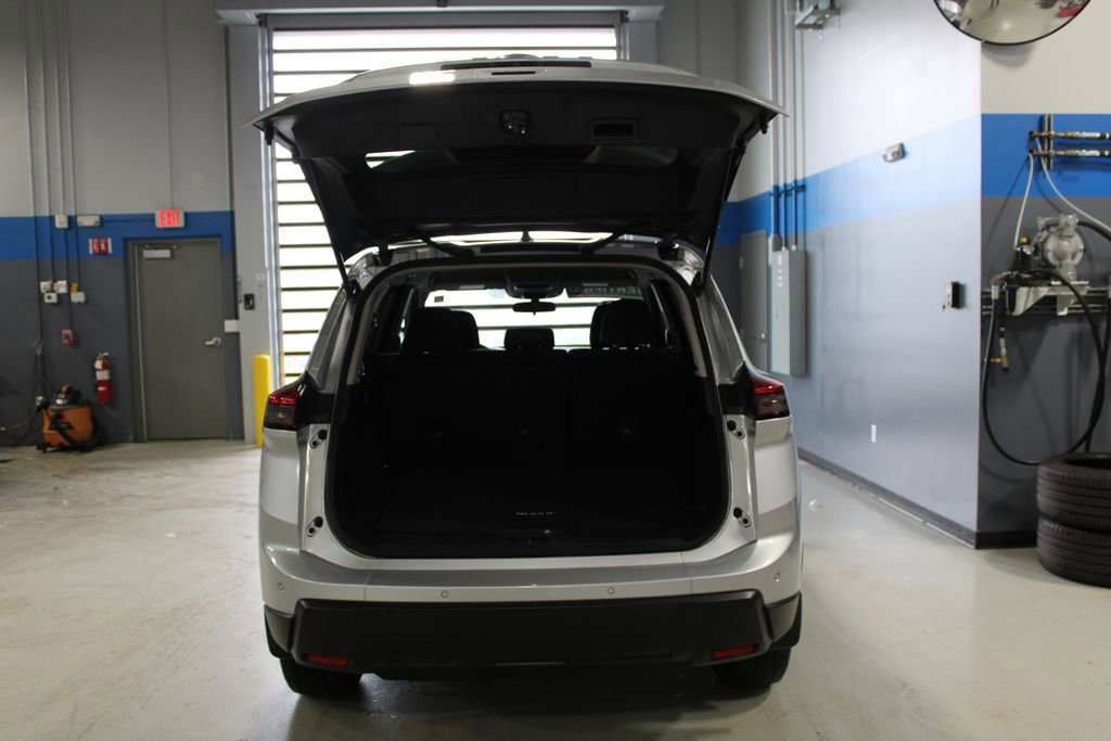 Used 2025 Nissan Rogue S AWD/4WD image 39