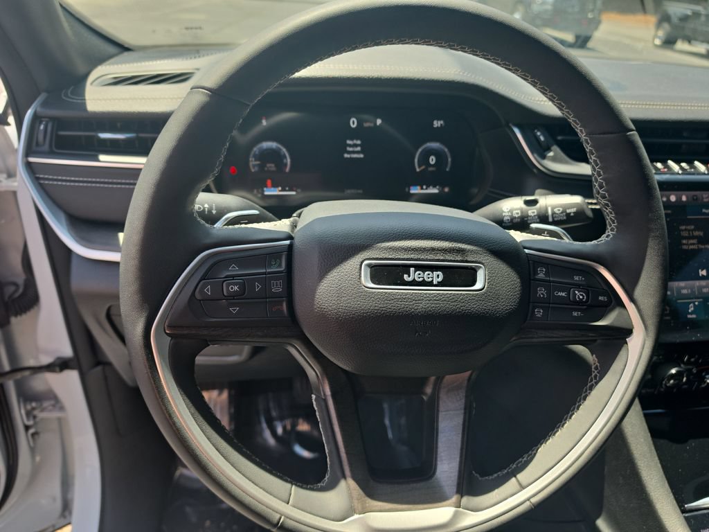 Used 2024 Jeep Grand Cherokee L Limited w/ Black Appearance Package AWD/4WD image 17