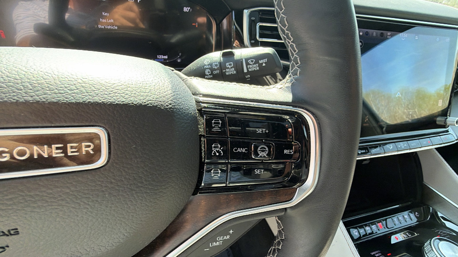 Certified 2025 Jeep Grand Wagoneer 4WD image 32