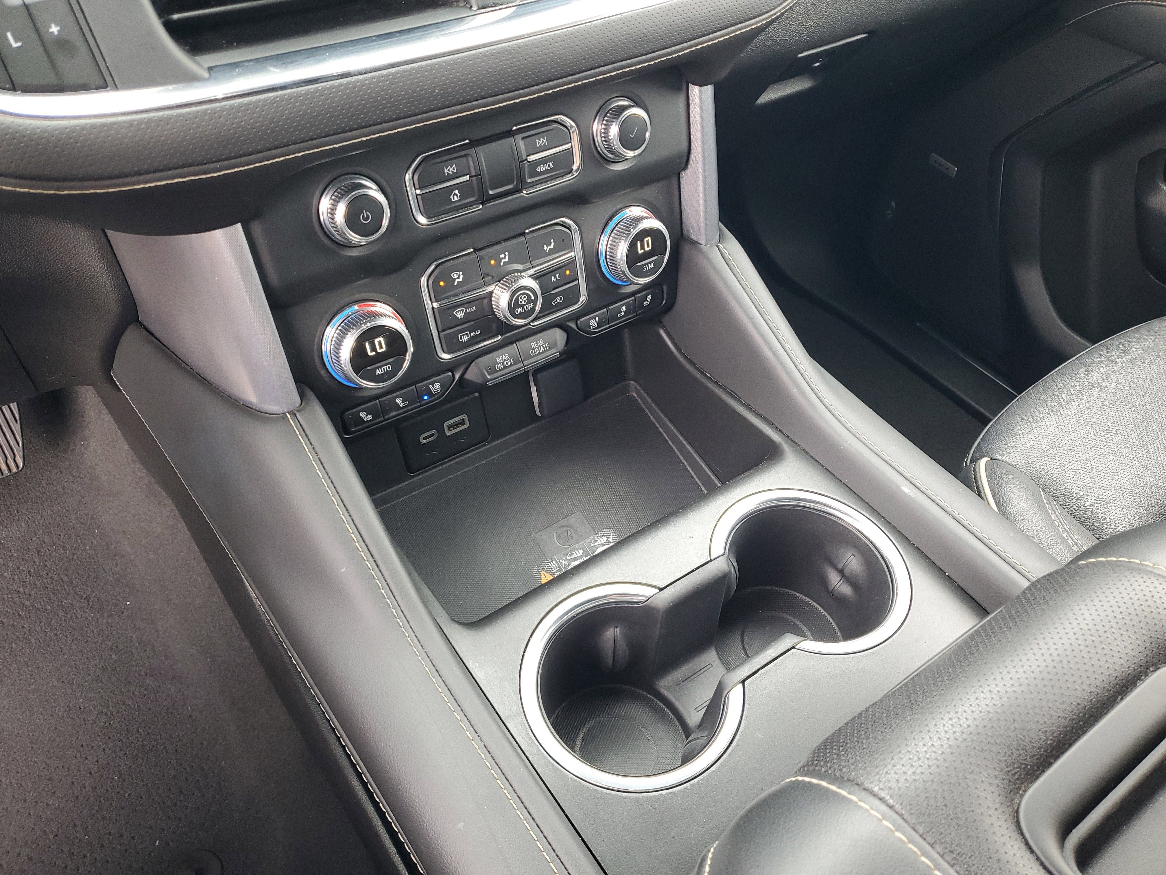 Used 2024 GMC Yukon XL SLT image 25