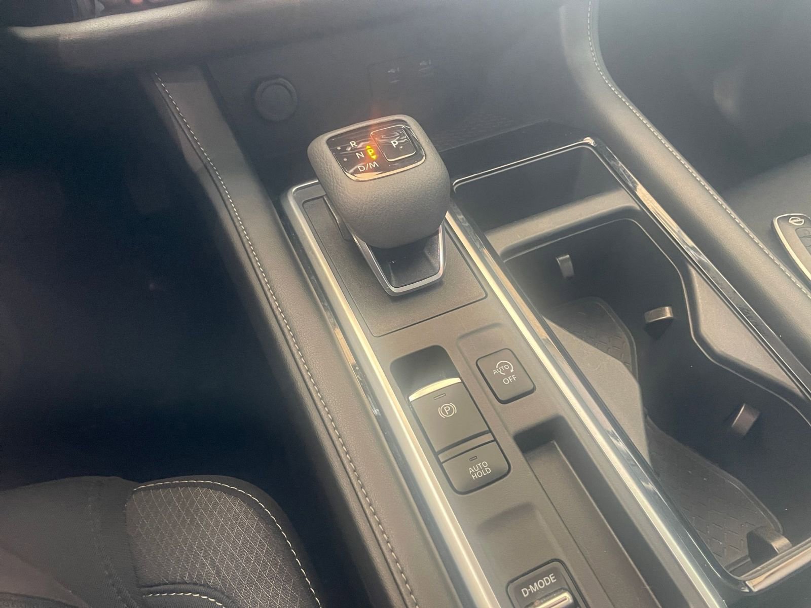 Used 2025 Nissan Pathfinder SV image 42