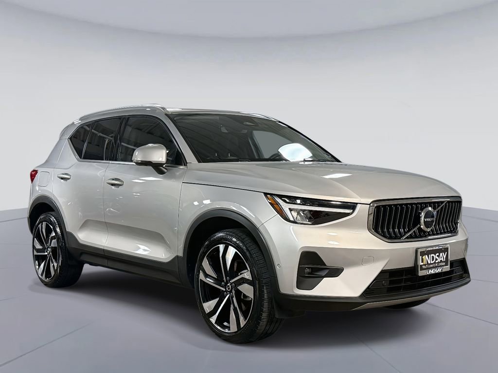 Used 2023 Volvo XC40 B5 Plus w/ Protection Package Premier image 9