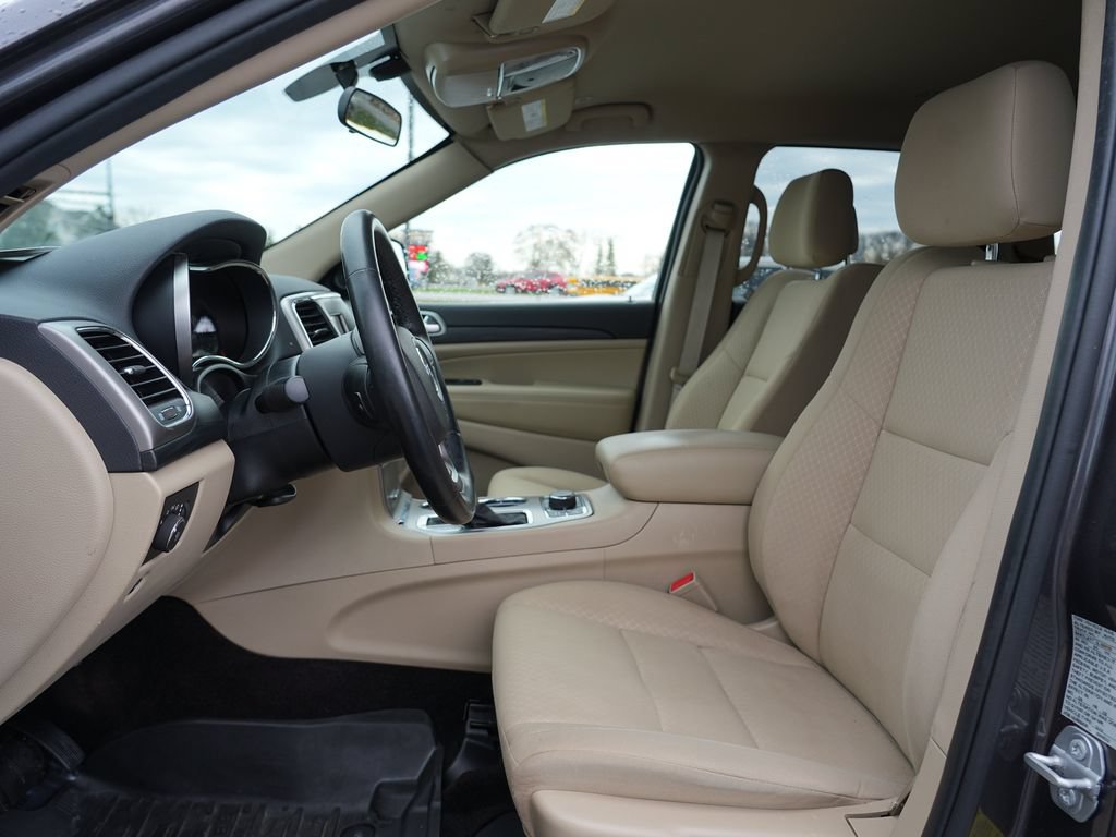 Used 2019 Jeep Grand Cherokee Laredo AWD/4WD image 12