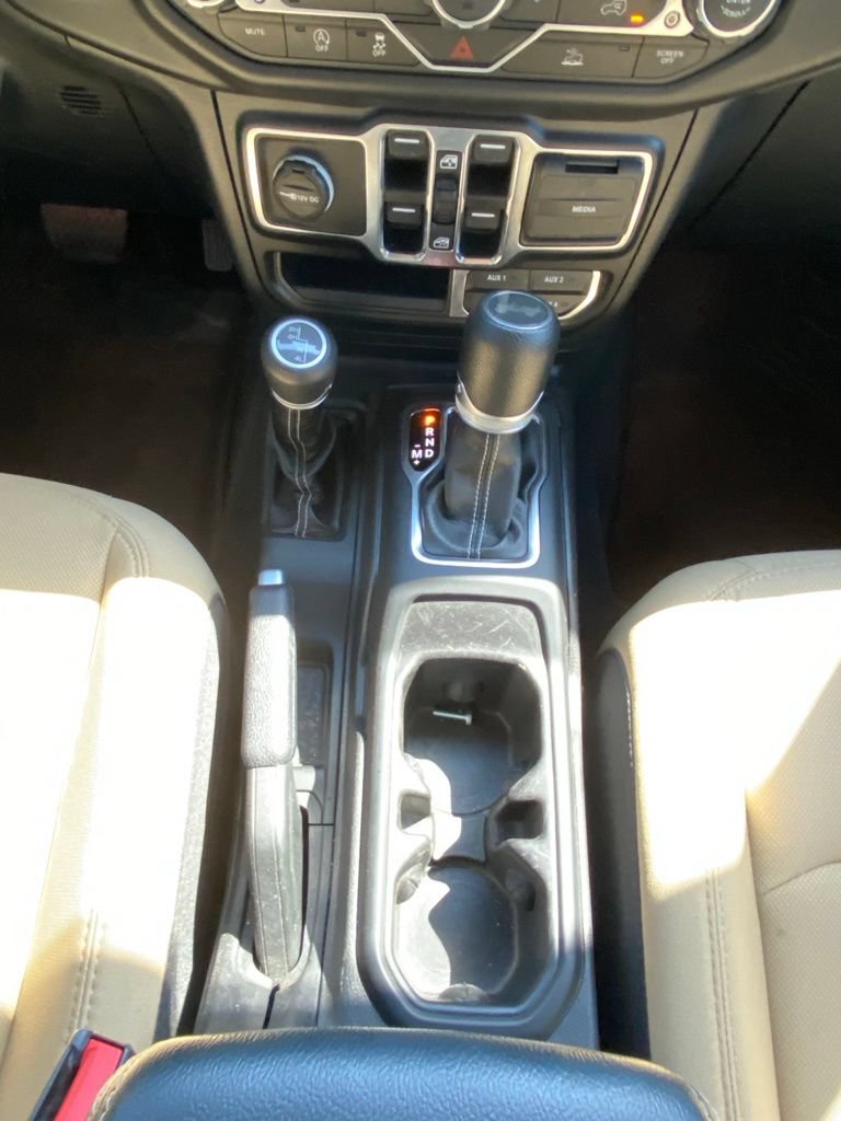 Used 2022 Jeep Wrangler Unlimited Sahara AWD/4WD image 17