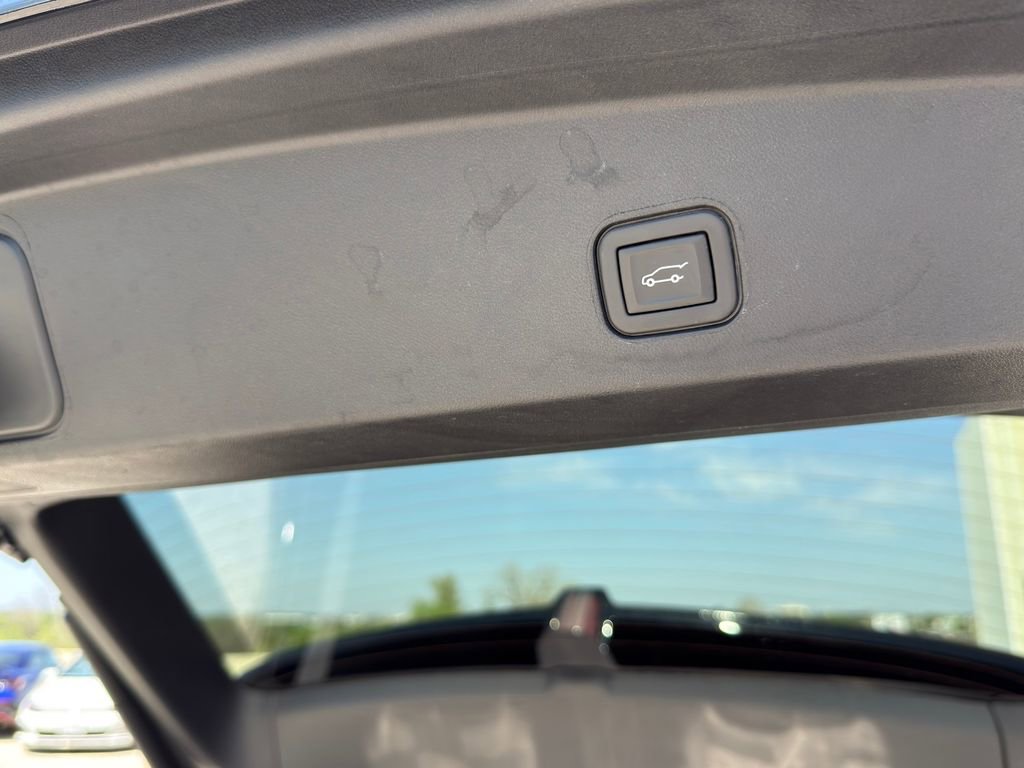 Used 2024 Cadillac Lyriq Sport image 14