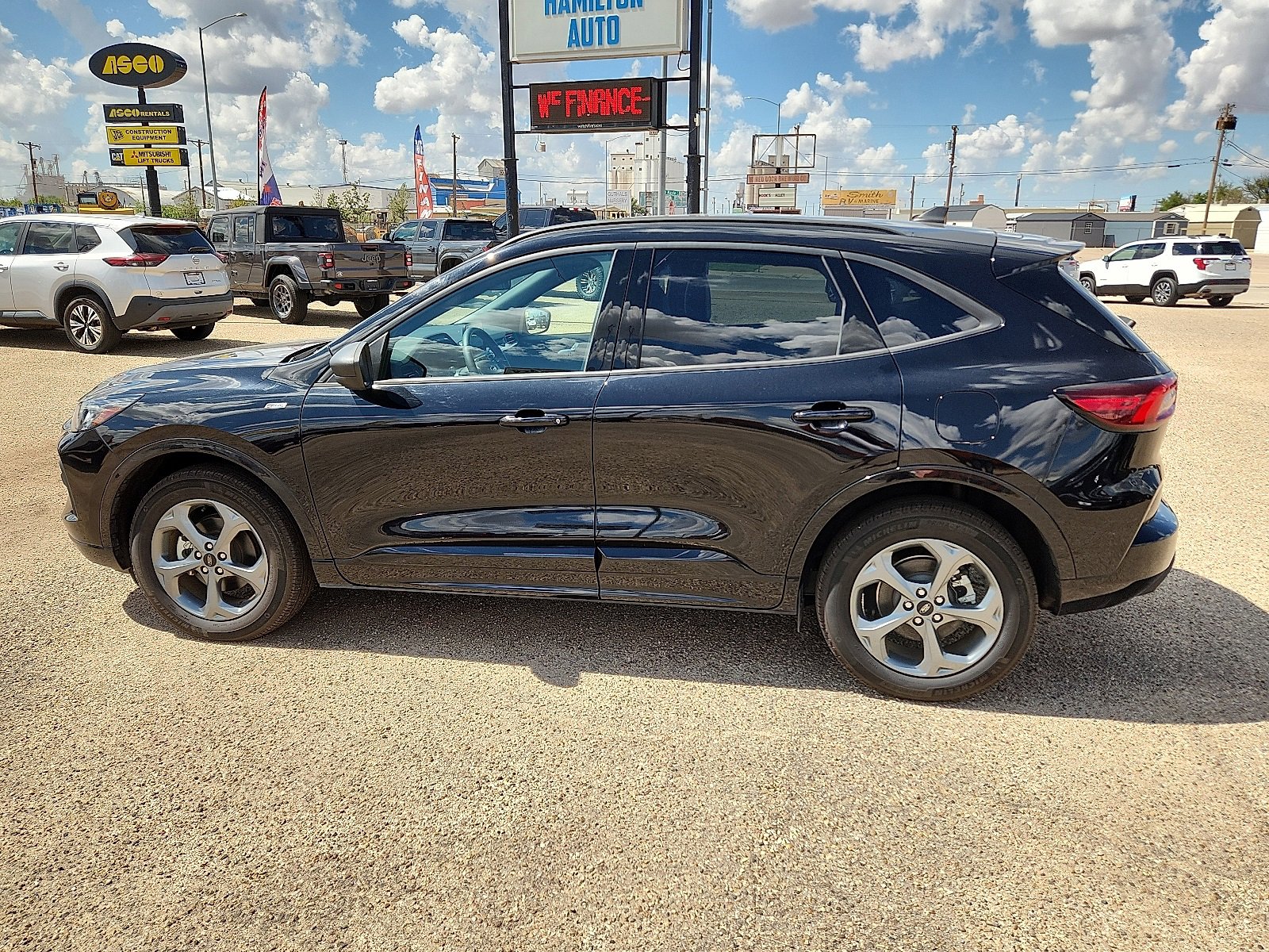 Used 2023 Ford Escape ST-Line image 2