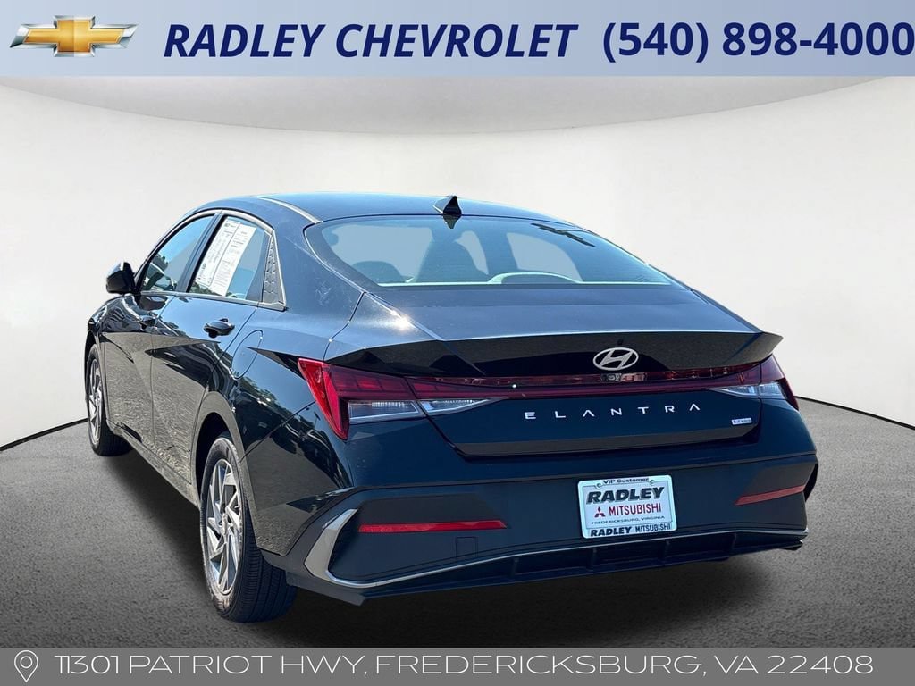 Used 2025 Hyundai Elantra Hybrid FWD image 17