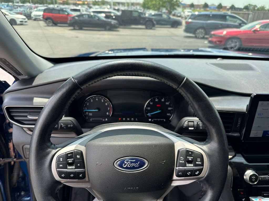 Used 2022 Ford Explorer Limited w/ Equipment Group 301A AWD/4WD image 13