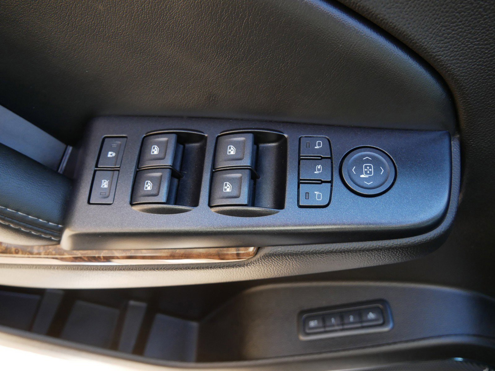 Used 2015 GMC Yukon Denali w/ Open Road Package image 17