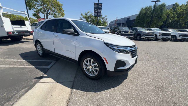 Used 2024 Chevrolet Equinox LS w/ LS Convenience Package image 2