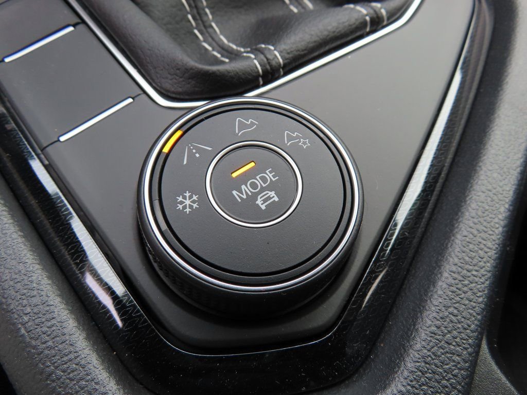 New 2026 Volkswagen Taos SE image 12