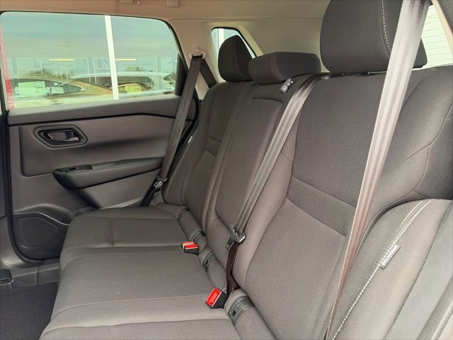 Used 2025 Nissan Rogue S image 19