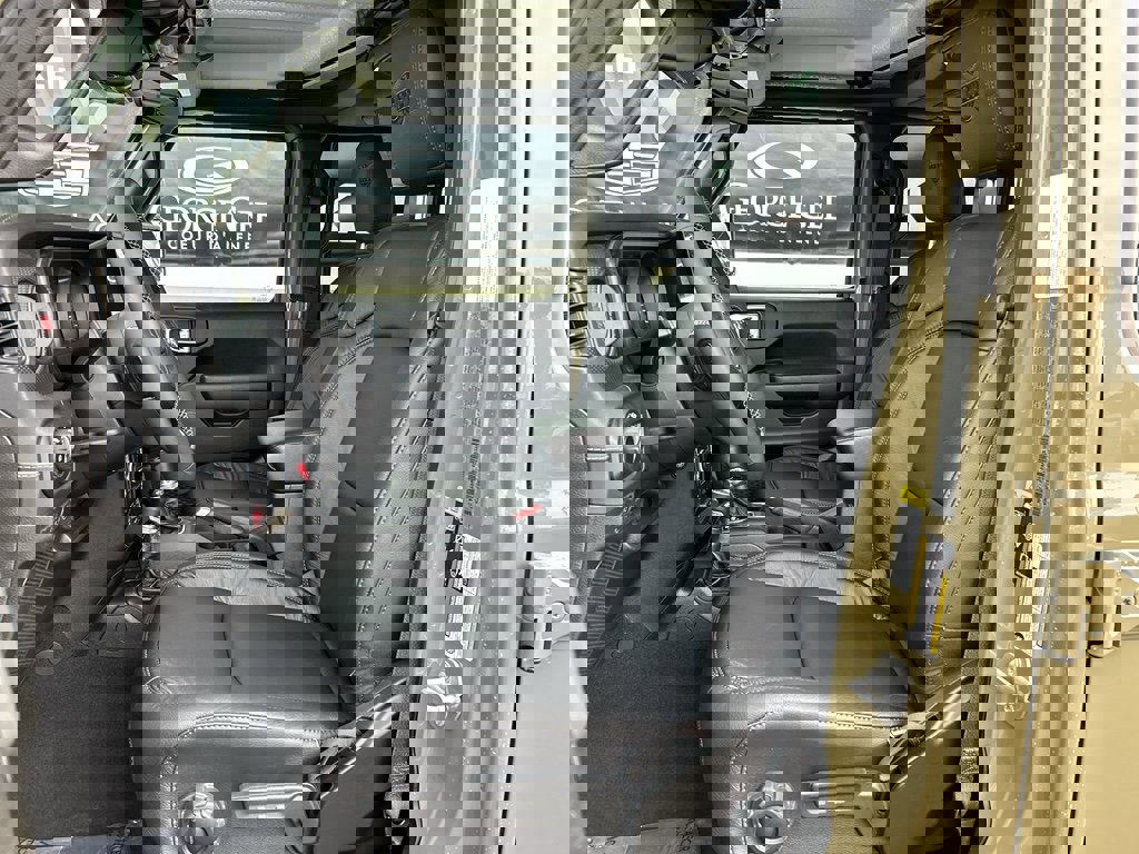 Used 2025 Jeep Wrangler Unlimited Rubicon image 14