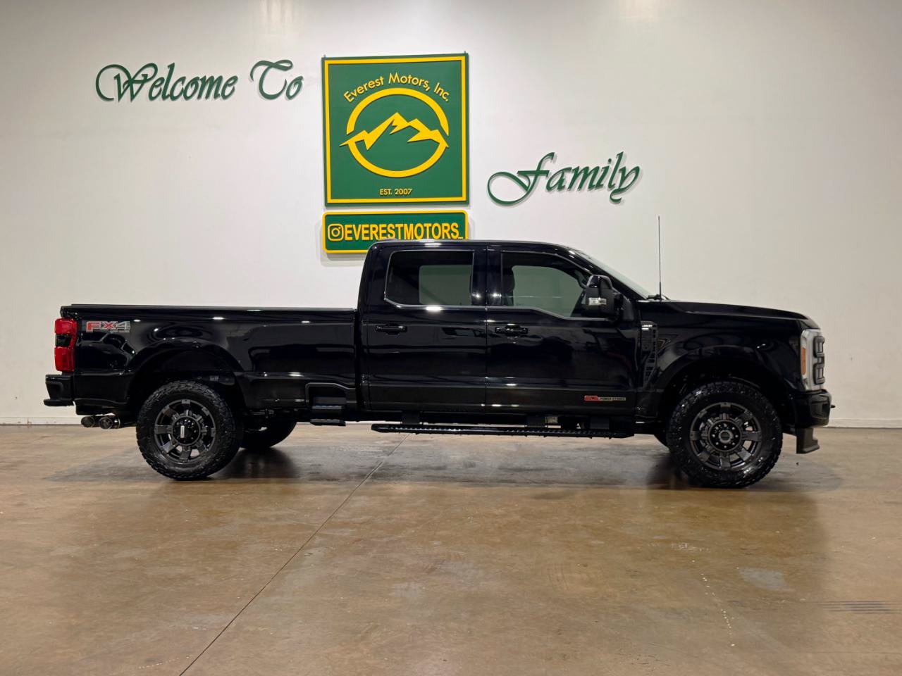 Used 2023 Ford F350 Lariat w/ Lariat Ultimate Package AWD/4WD image 9