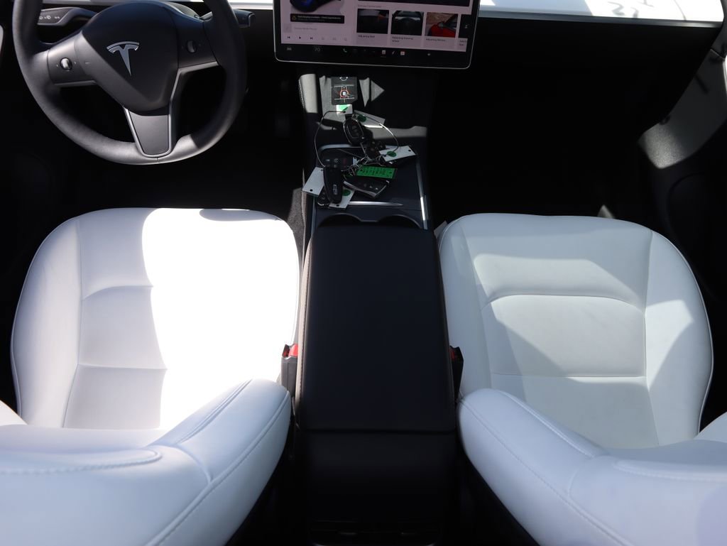 Used 2022 Tesla Model Y Long Range image 8
