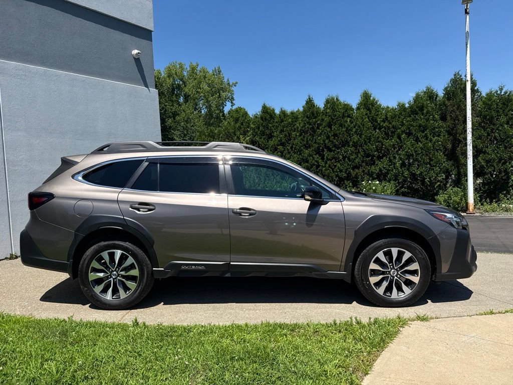 Used 2024 Subaru Outback Limited XT AWD/4WD image 2