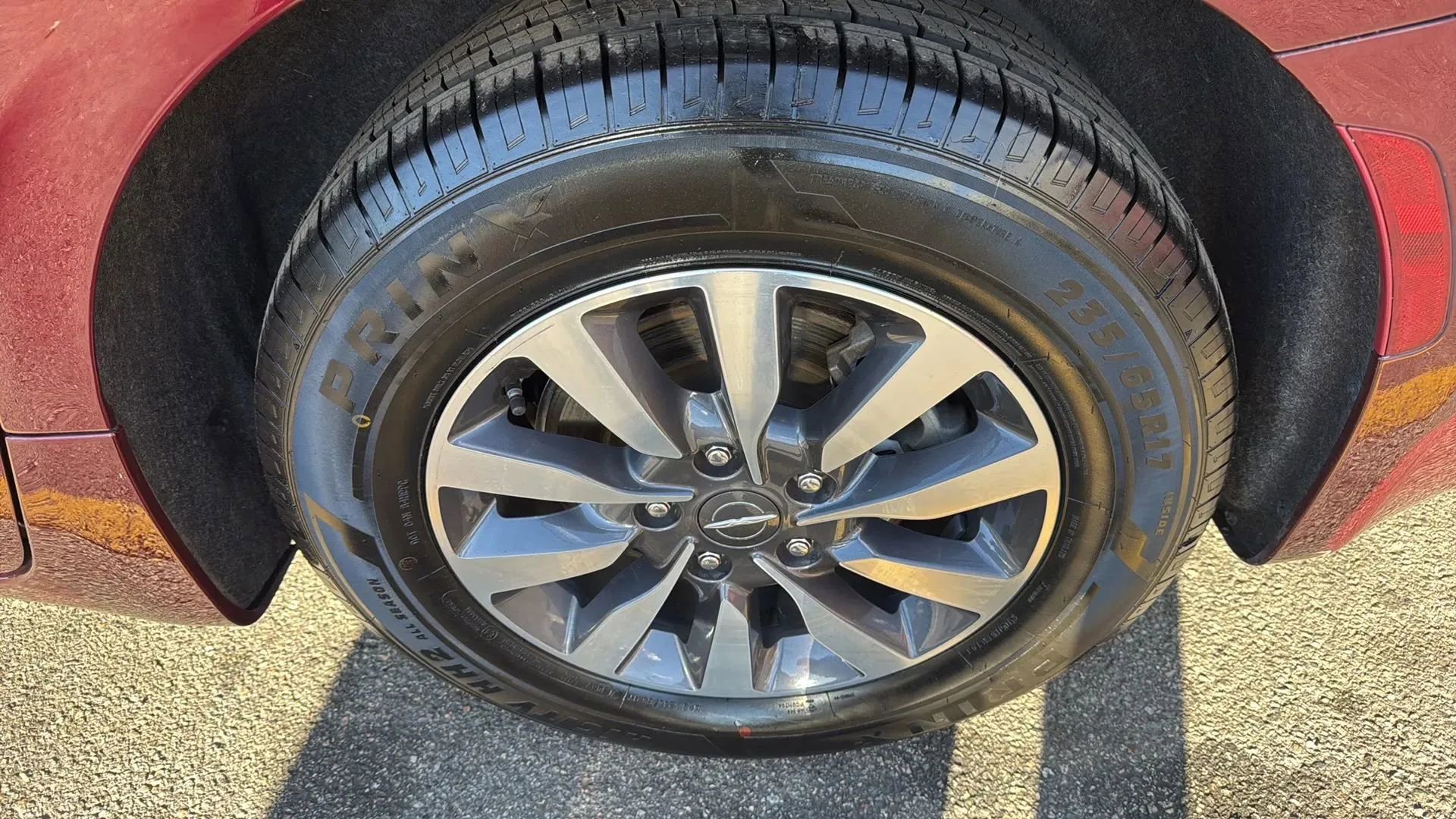 Used 2021 Chrysler Pacifica Touring-L image 9