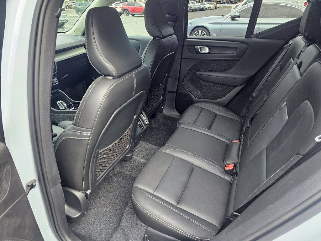 Certified 2025 Volvo XC40 B5 Ultra AWD/4WD image 35