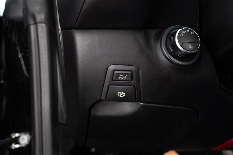 Used 2017 Ferrari California T RWD image 91