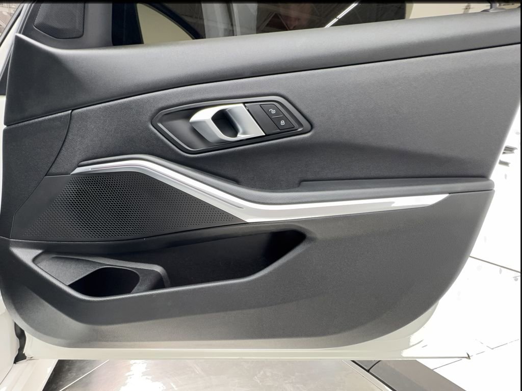 Used 2025 BMW M340i w/ Shadowloine Package image 32