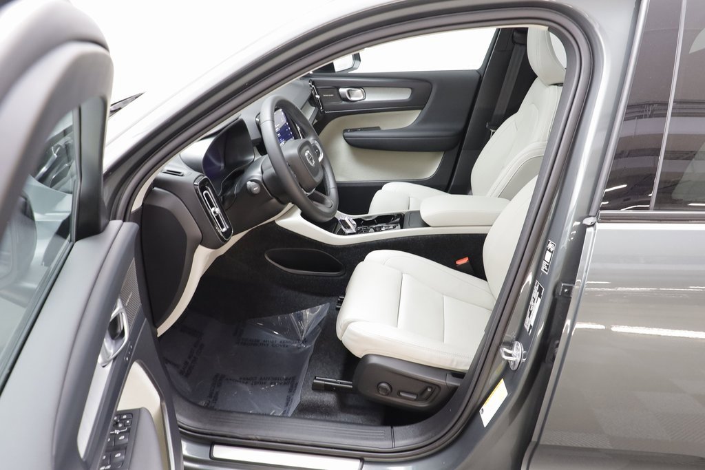Used 2026 Volvo XC40 B5 Ultra w/ Climate Package image 6