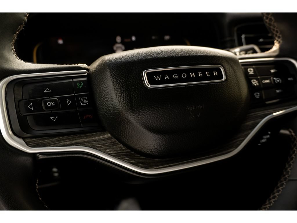 Used 2022 Jeep Wagoneer Series III AWD/4WD image 32