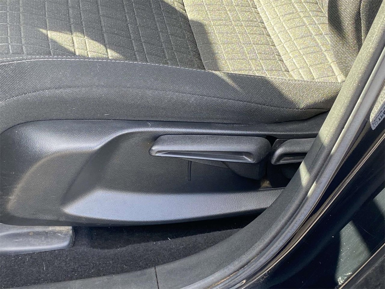 Used 2023 Honda HR-V LX image 14