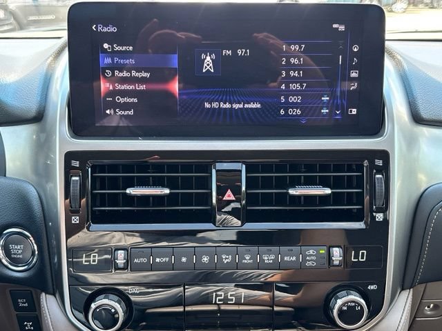Used 2023 Lexus GX 460 Premium w/ Accessory Package AWD/4WD image 19