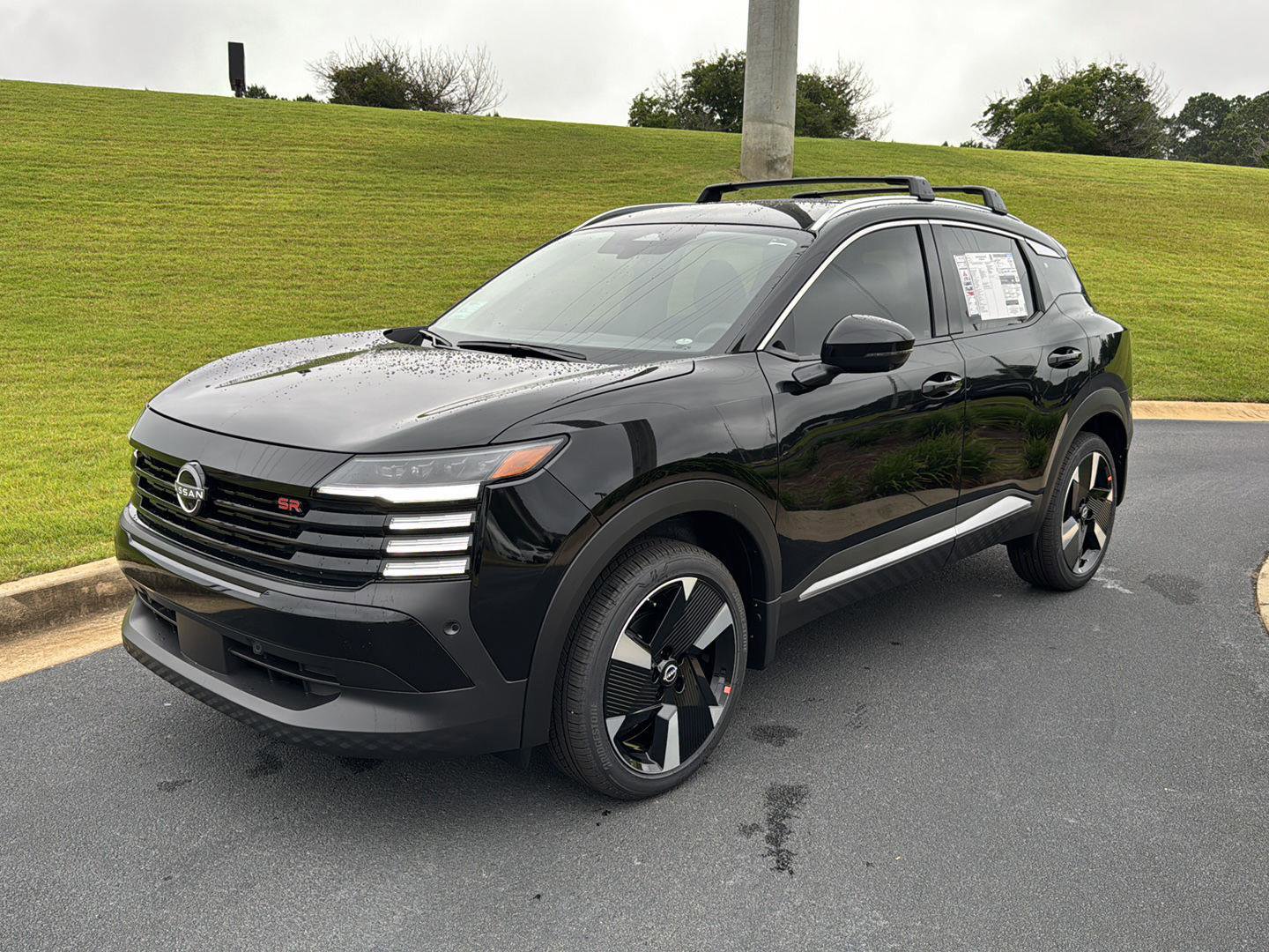 New 2025 Nissan Kicks SR w/ Illumination Package