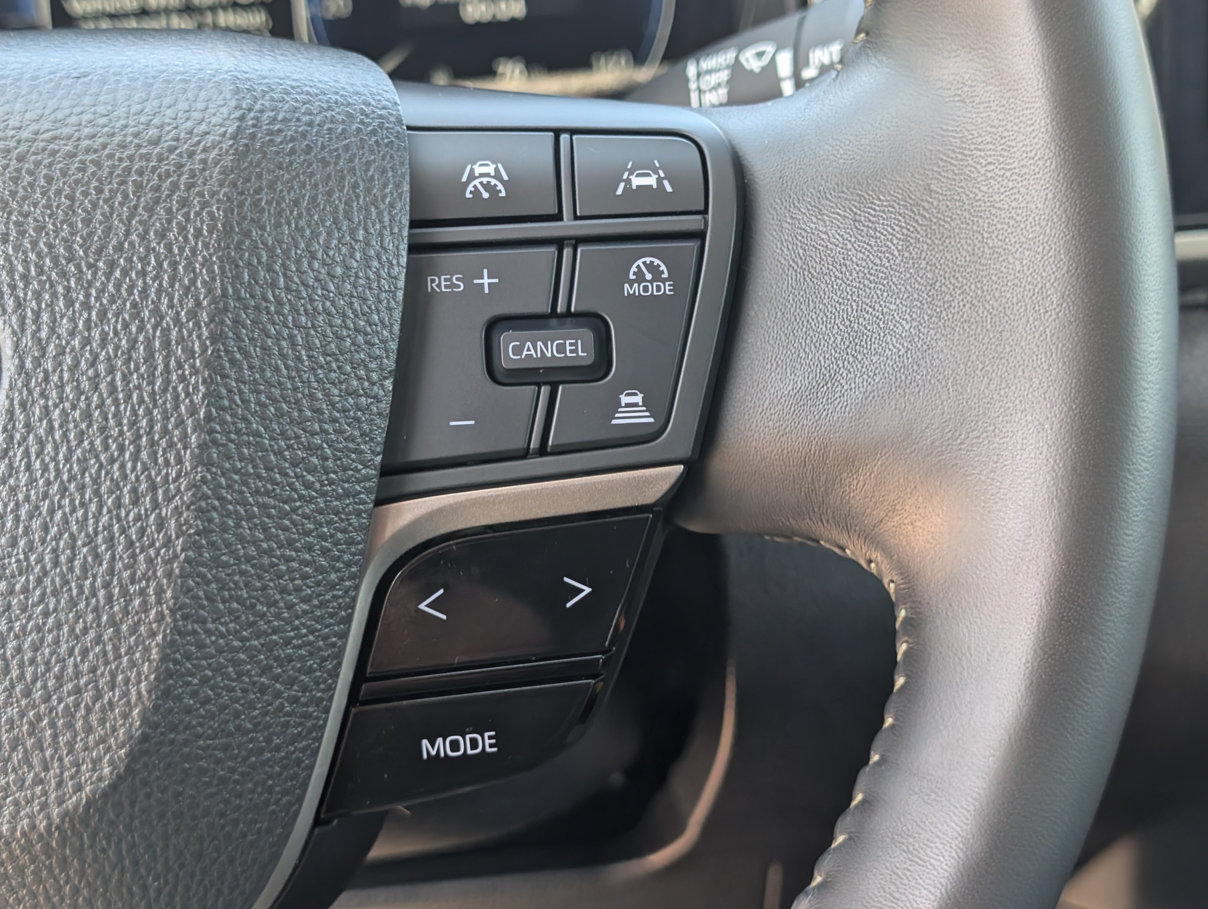 Used 2025 Toyota Camry XLE FWD image 23