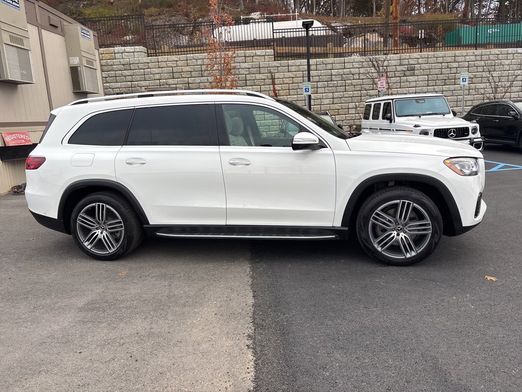 Used 2025 Mercedes-Benz GLS 450 4MATIC image 4