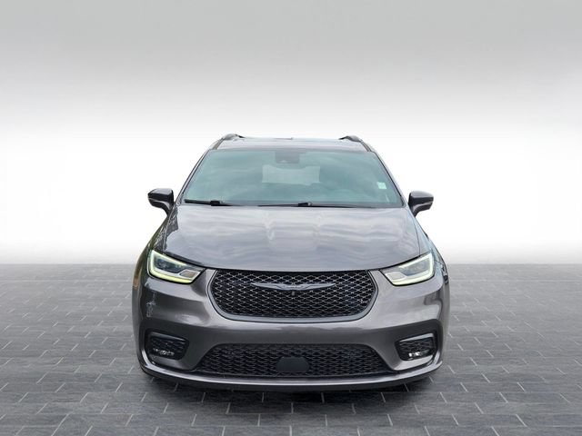 Used 2022 Chrysler Pacifica Limited w/ S Appearance Package FWD image 2