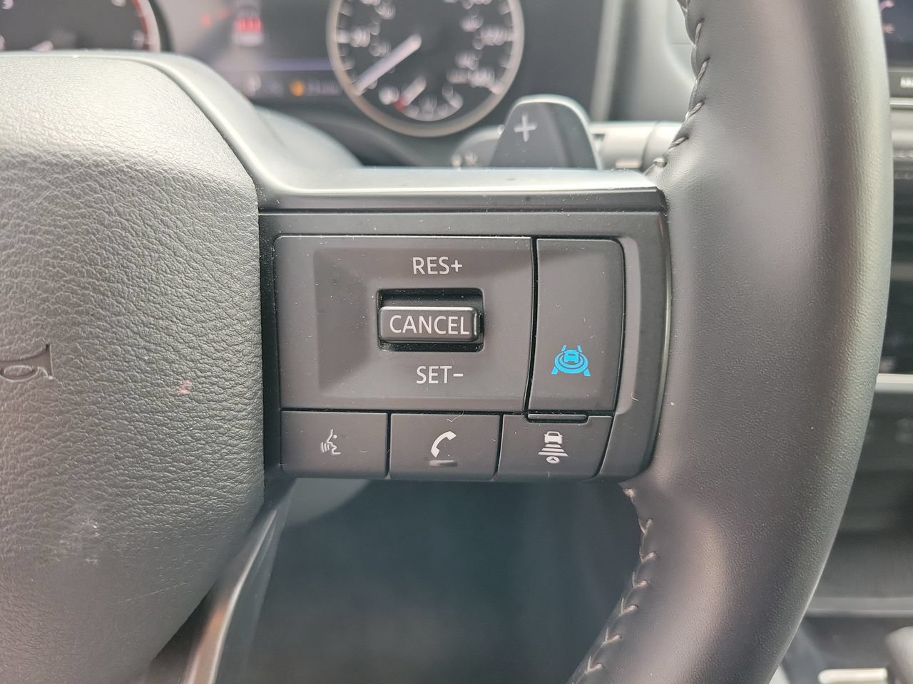 Used 2025 Nissan Rogue SV FWD image 20