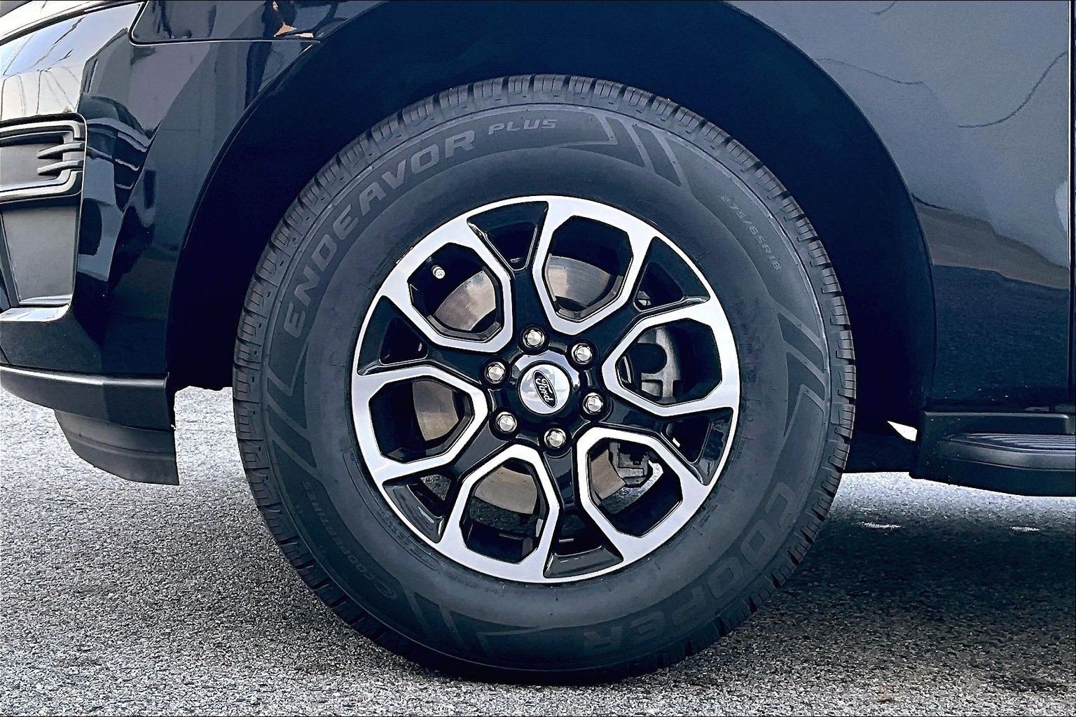 Used 2023 Ford Expedition XLT AWD/4WD image 8