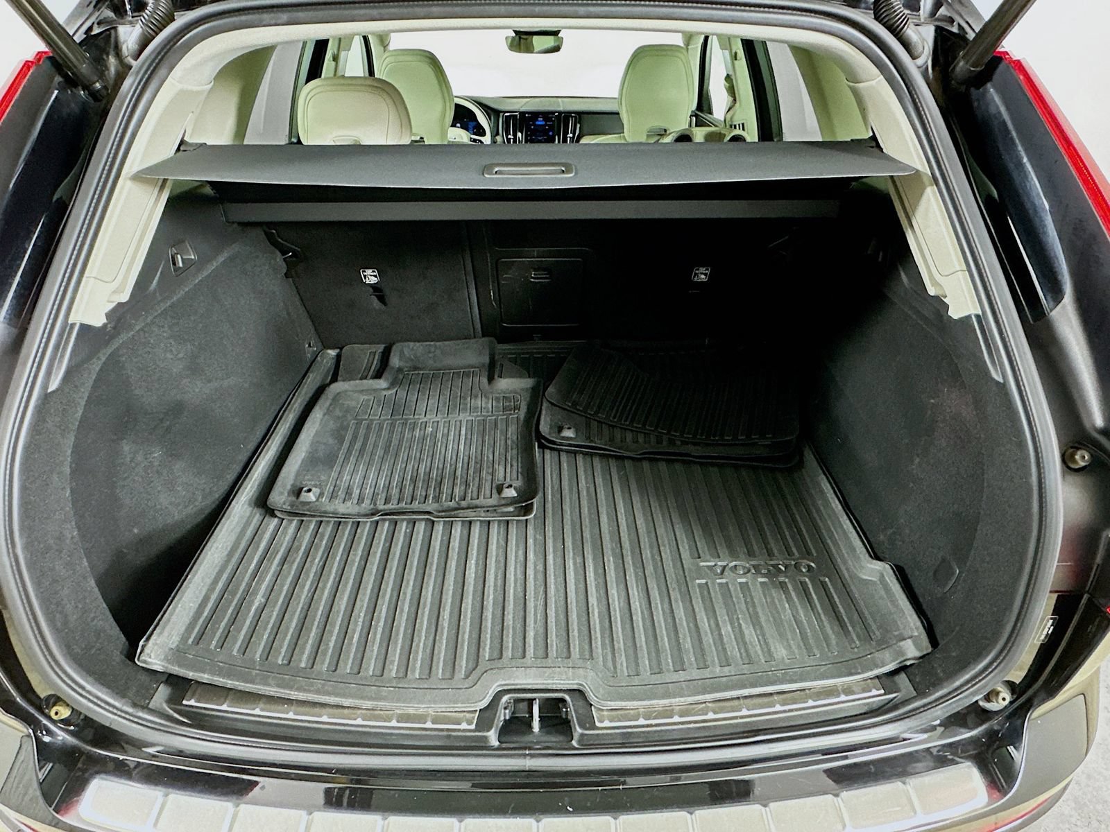 Used 2023 Volvo XC60 B5 Plus w/ Climate Package AWD/4WD image 37