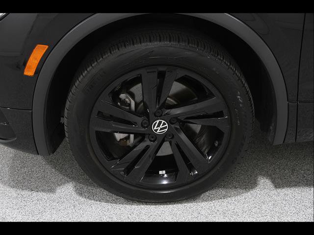 Certified 2024 Volkswagen Tiguan SE R-Line AWD/4WD image 22