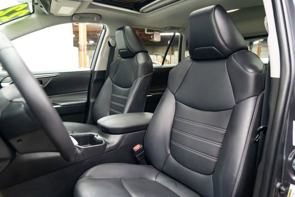 Used 2022 Toyota RAV4 XLE Premium AWD/4WD image 22