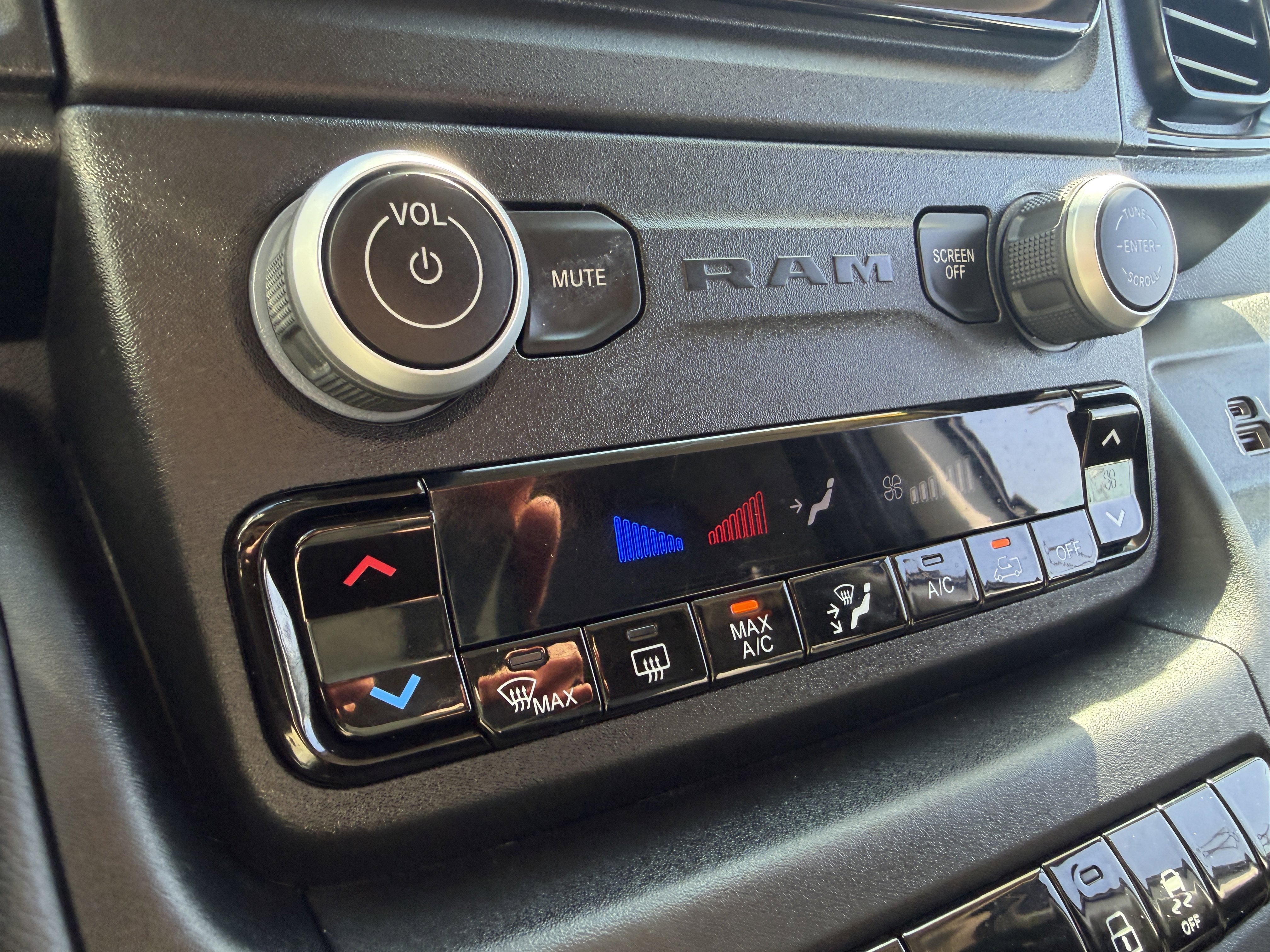 Used 2023 RAM ProMaster 2500 image 35