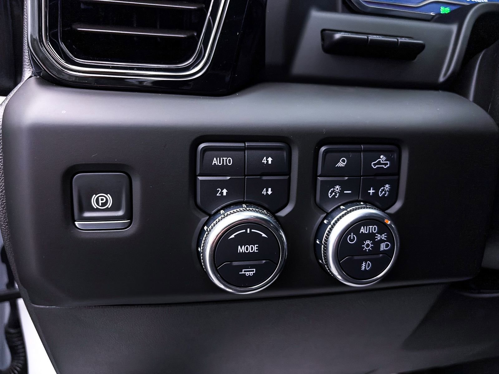 Used 2025 GMC Sierra 1500 AT4X image 5