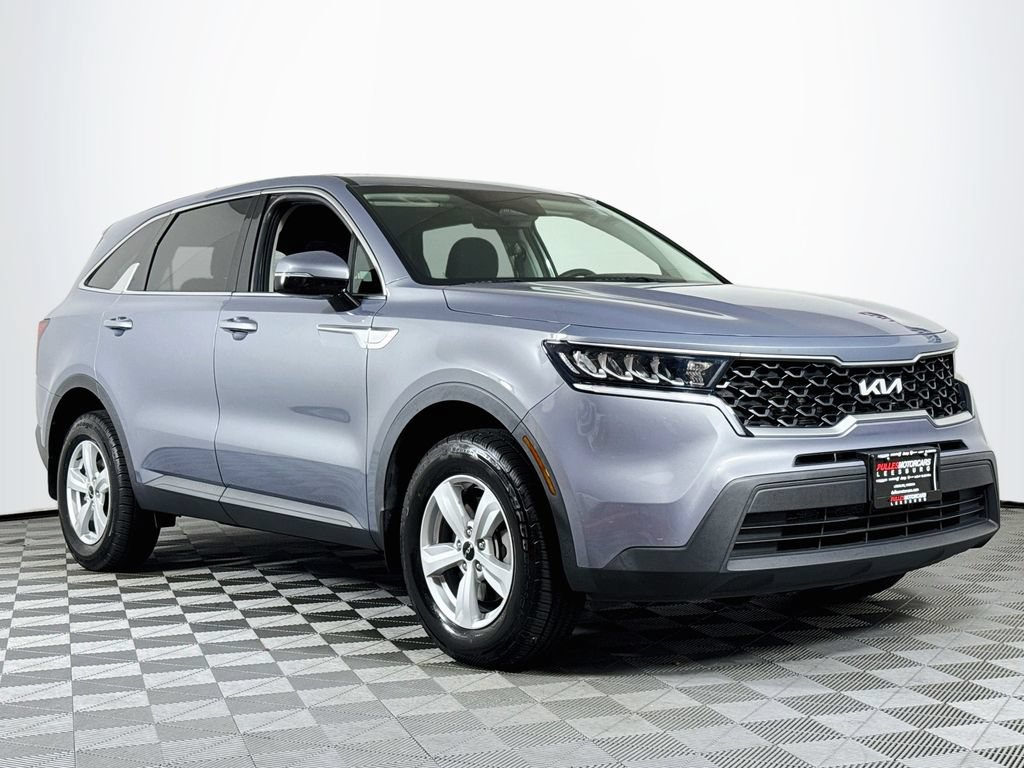 Used 2023 Kia Sorento LX AWD/4WD image 1