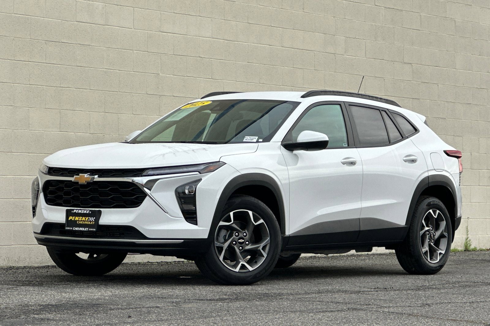 Used 2025 Chevrolet Trax LT w/ Driver Confidence Package image 8