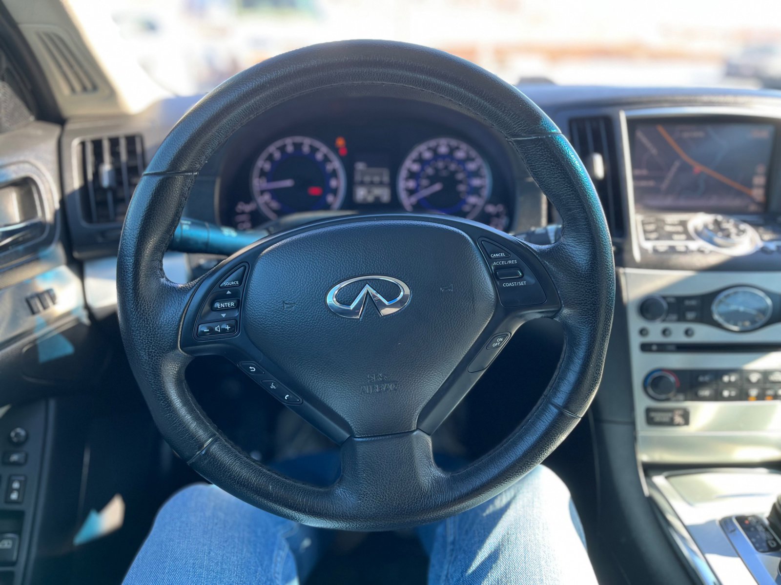 Used 2011 INFINITI G37 w/ Premium Pkg image 23