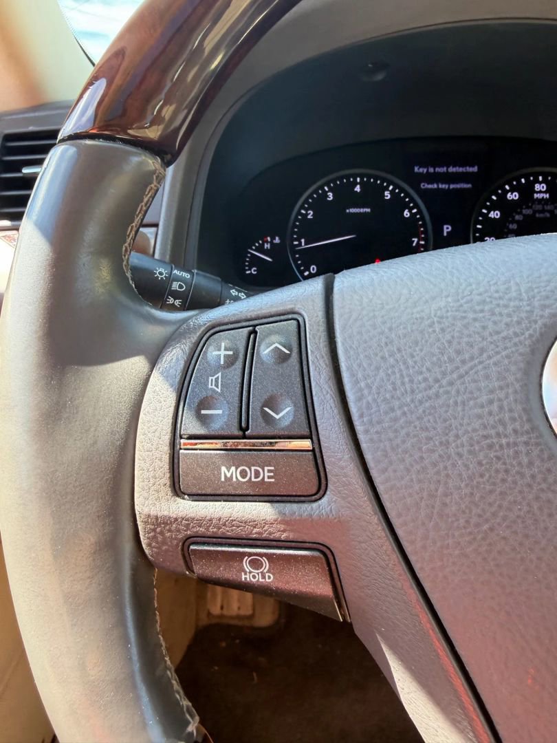 Used 2016 Lexus LS 460 w/ Comfort Package image 22