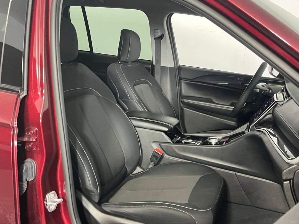 Used 2023 Jeep Grand Cherokee Laredo w/ Luxury Tech Group I image 30