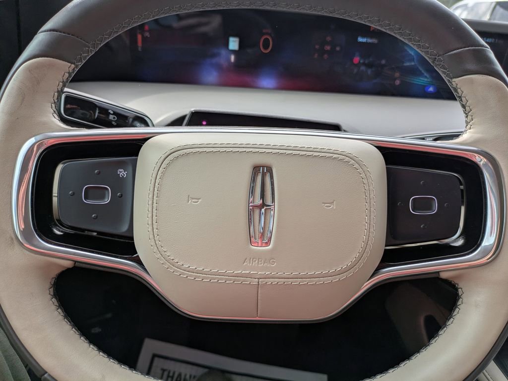Used 2025 Lincoln Nautilus Premier image 17