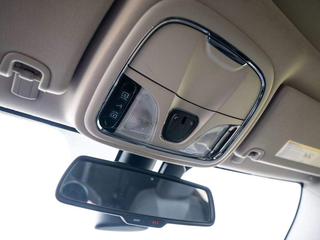 Used 2017 Jeep Cherokee Latitude w/ Comfort/Convenience Group image 38