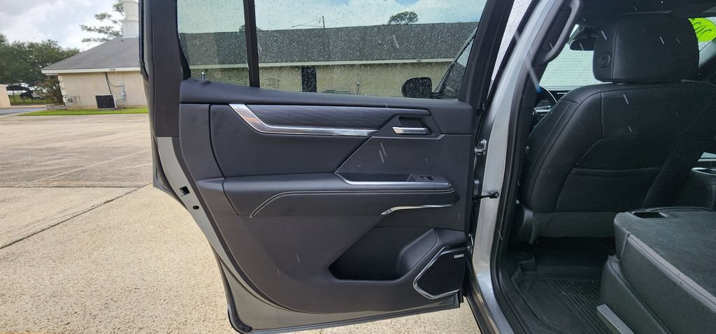 Used 2025 GMC Acadia Elevation w/ Elevation Premium Package FWD image 10